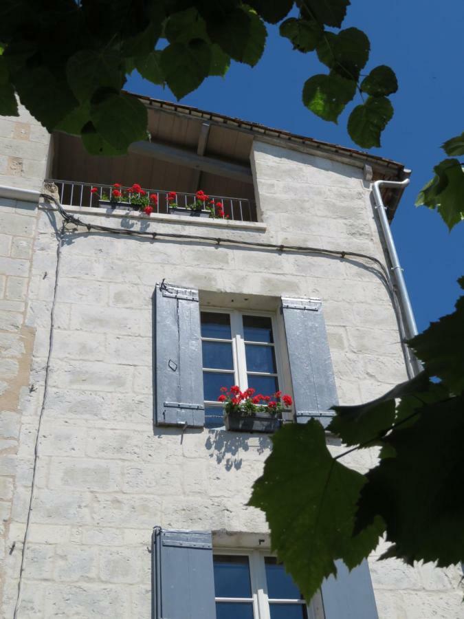 Apartment Bellevue Aubeterre sur Dronne Bagian luar foto